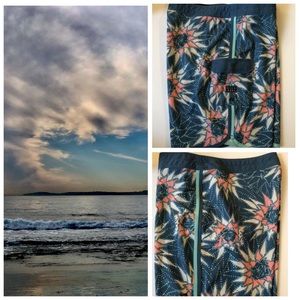 BILLABONG AIRLITE 73 Mens Surf Board Shorts Sz 38